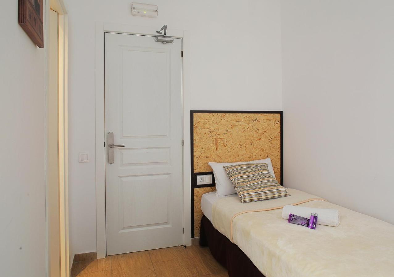 Hostal Balkonis Барселона Екстериор снимка