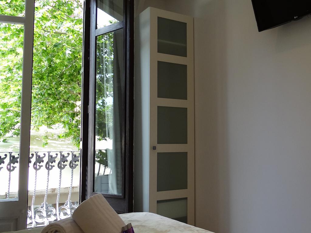 Hostal Balkonis Барселона Стая снимка