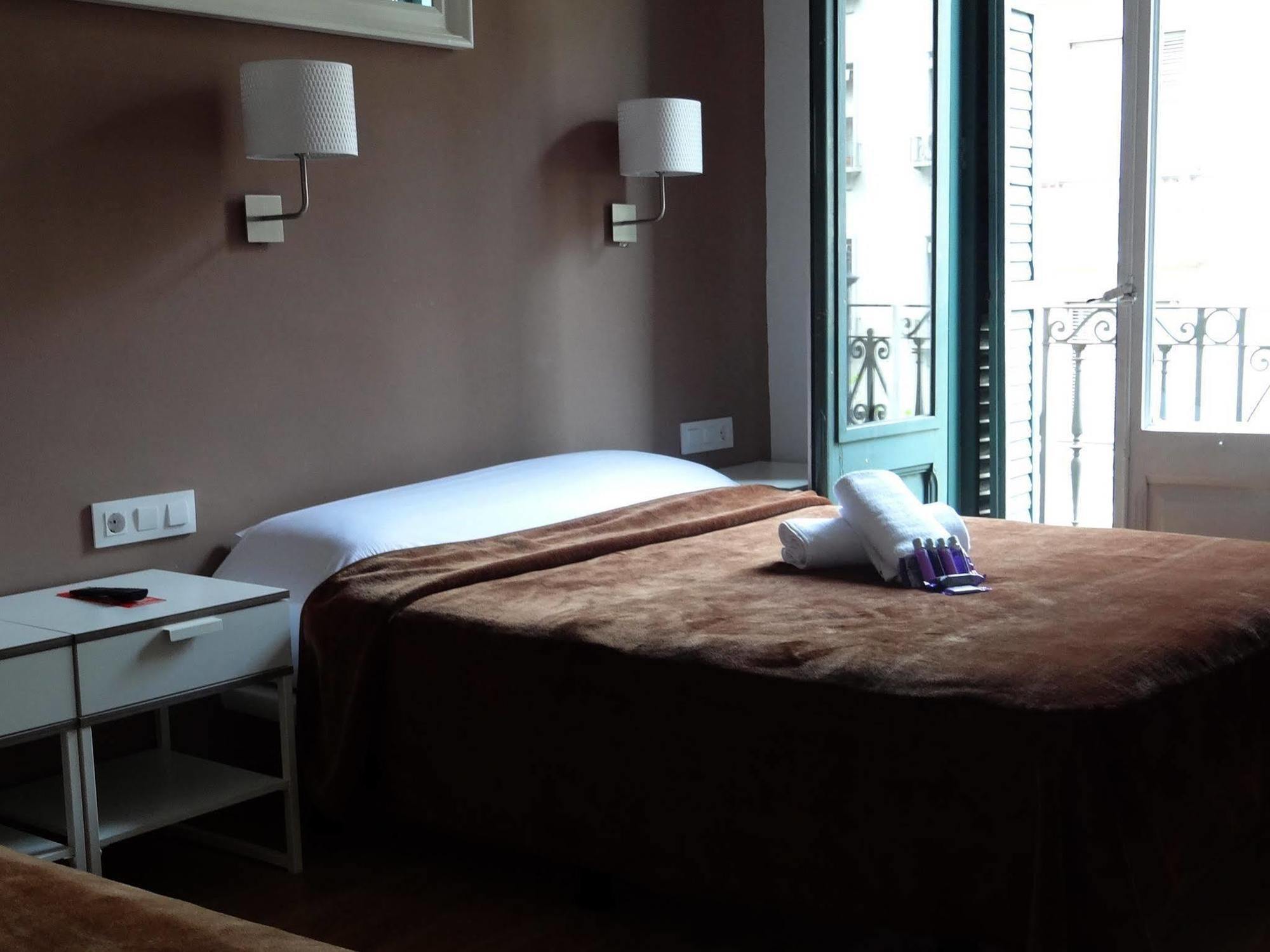Hostal Balkonis Барселона Екстериор снимка